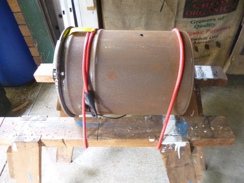 Securing the stove body before using the nibbler