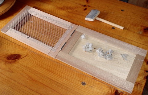 Gin open, with flicker