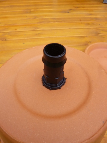 The fitting from outside the pot