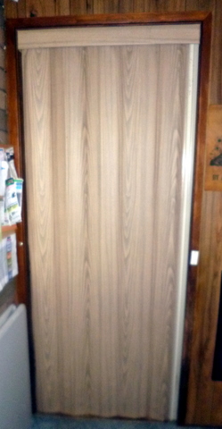 Concertina door between the kitchen and the hallway